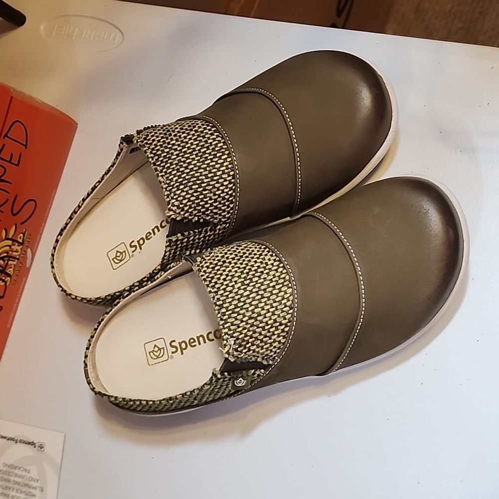 Shoe - Picture 3 of 3